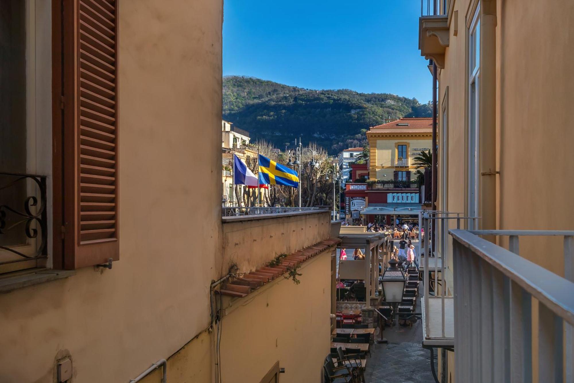 Lovelia: Sorrento Square Lovely Suite Экстерьер фото
